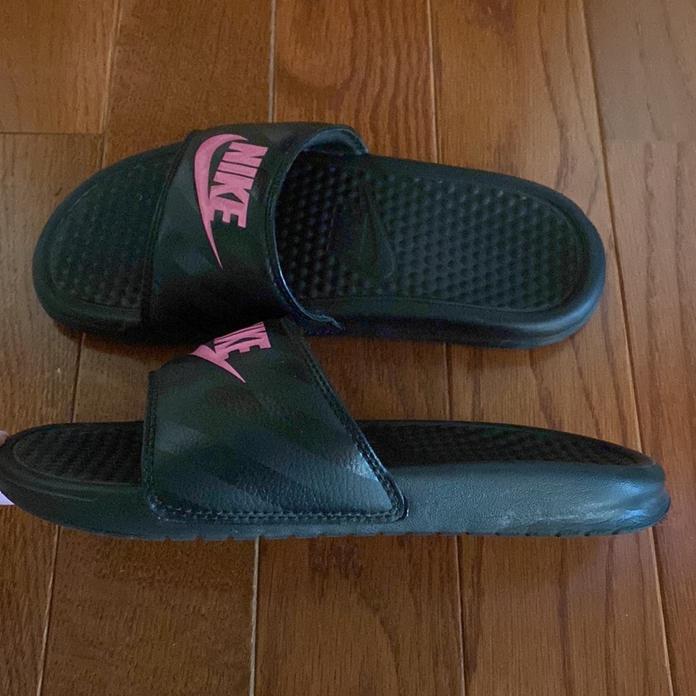NIKE Slides